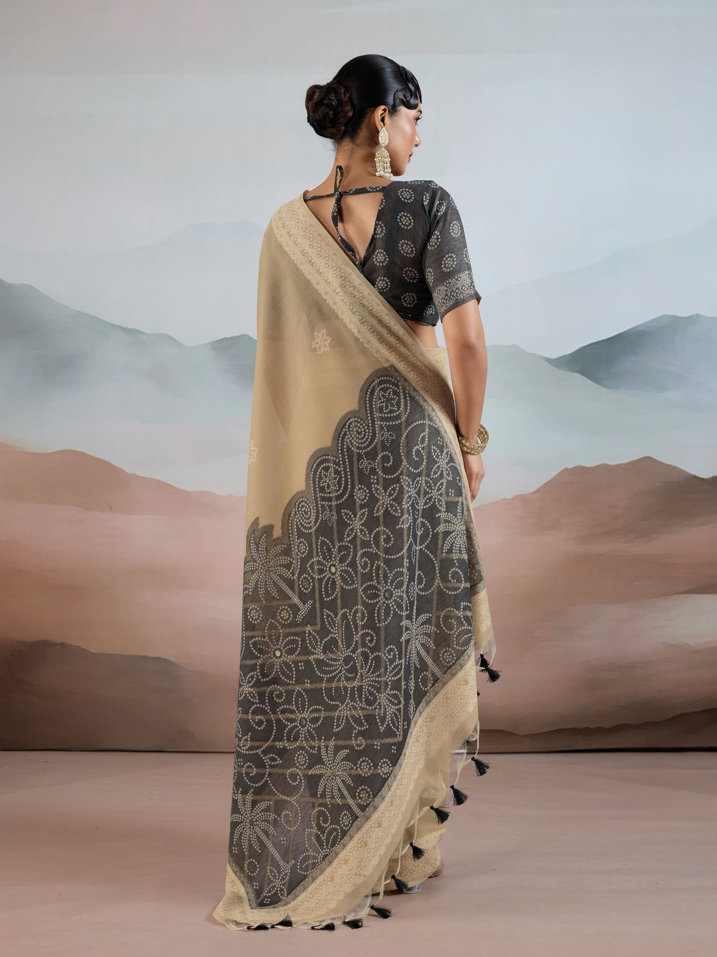 Bandhej Printed Viscose Cotton Saree in Beige